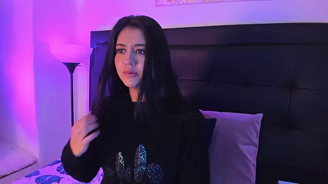 Snapshot of Madyson18 chatting on September 20, 2025, 12:28 pm Madyson18 online show from September 20, 2025, 12:28 pm