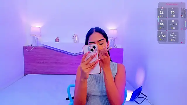 Snapshot of ChloeMoon9 chatting on December 2, 2025, 12:21 pm ChloeMoon9 online show from December 2, 2025, 12:21 pm