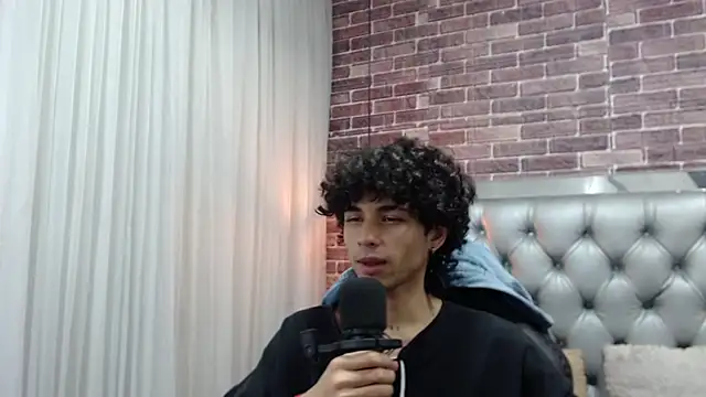 Snapshot of andres_ocasio chatting on March 18, 2025, 12:47 pm andres ocasio online show from March 18, 2025, 12:47 pm