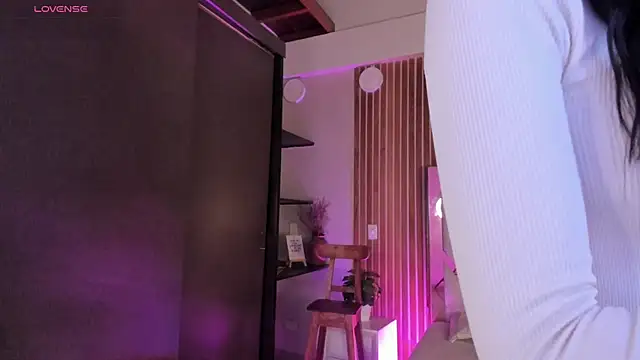 sweetviolet   online show from February 6, 2026, 1:03 pm