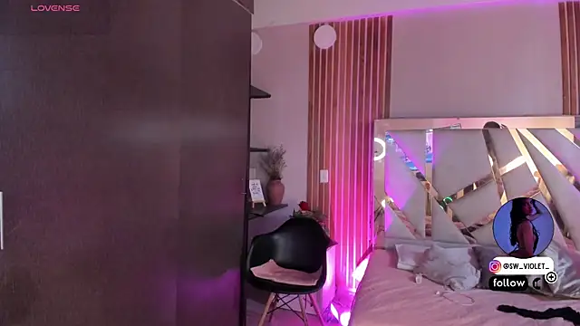 sweetviolet   online show from April 18, 2026, 12:31 pm