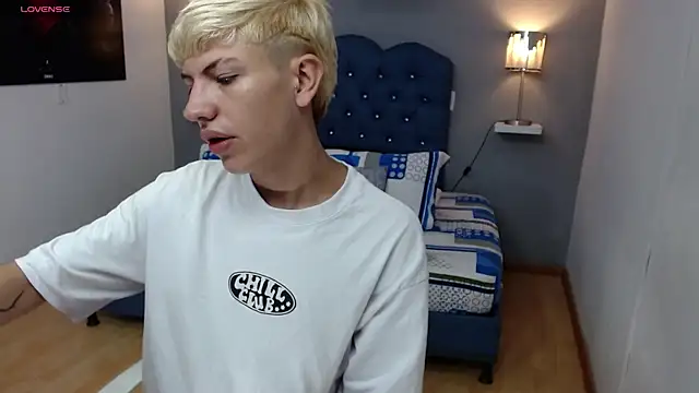 Snapshot of matteo_foxx chatting on March 1, 2025, 1:18 pm matteo foxx online show from March 1, 2025, 1:18 pm