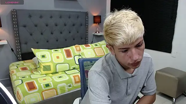 Snapshot of matteo_foxx chatting on March 7, 2025, 7:05 pm matteo foxx online show from March 7, 2025, 7:05 pm