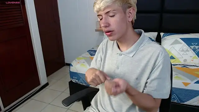 Snapshot of matteo_foxx chatting on March 8, 2025, 2:34 am matteo foxx online show from March 8, 2025, 2:34 am