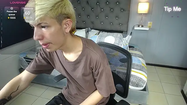 Snapshot of matteo_foxx chatting on March 11, 2025, 7:03 pm matteo foxx online show from March 11, 2025, 7:03 pm