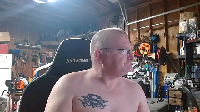 Randomoldguy615 online show from March 7, 2026, 4:42 am