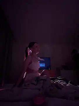 kisssssssss online show from February 22, 2025, 6:30 pm