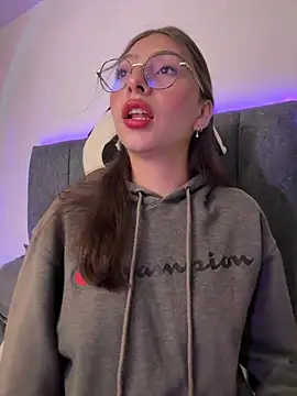 Dirty-Bunnyyy online show from April 17, 2026, 3:09 am