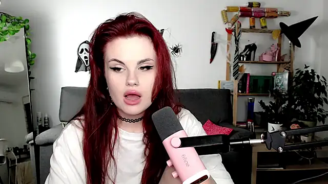 Snapshot of Della_Ideal chatting on October 22, 2025, 5:02 pm Della Ideal online show from October 22, 2025, 5:02 pm