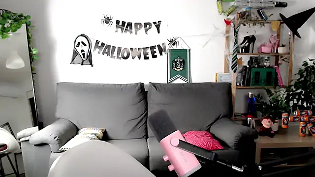 Snapshot of Della_Ideal chatting on October 28, 2025, 9:46 am Della Ideal online show from October 28, 2025, 9:46 am