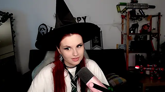 Snapshot of Della_Ideal chatting on November 2, 2025, 4:42 pm Della Ideal online show from November 2, 2025, 4:42 pm