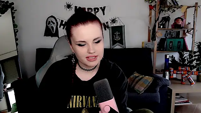 Snapshot of Della_Ideal chatting on November 3, 2025, 8:59 am Della Ideal online show from November 3, 2025, 8:59 am