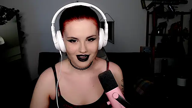 Snapshot of Della_Ideal chatting on November 8, 2025, 6:07 pm Della Ideal online show from November 8, 2025, 6:07 pm