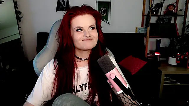 Snapshot of Della_Ideal chatting on November 12, 2025, 5:35 pm Della Ideal online show from November 12, 2025, 5:35 pm