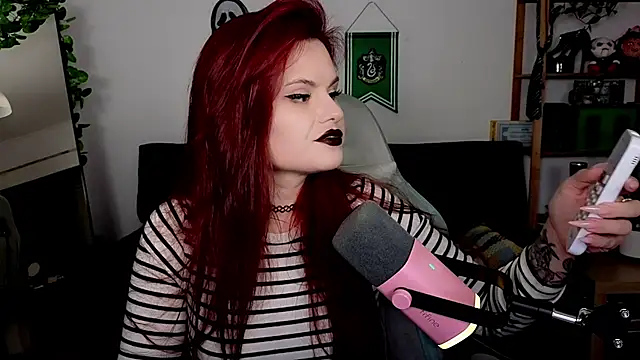 Snapshot of Della_Ideal chatting on November 13, 2025, 6:29 pm Della Ideal online show from November 13, 2025, 6:29 pm