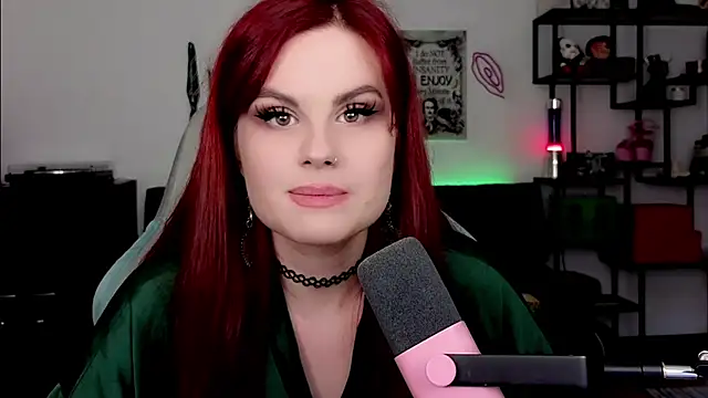 Della Ideal online show from March 18, 2026, 6:33 pm