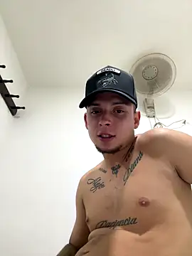 Snapshot of Cristopher1112 chatting on October 31, 2025, 8:26 am Cristopher1112 online show from October 31, 2025, 8:26 am