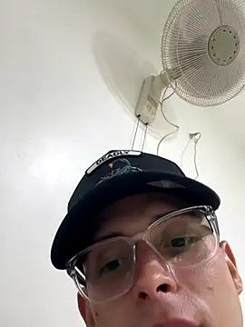 Snapshot of Cristopher1112 chatting on November 6, 2025, 1:39 am Cristopher1112 online show from November 6, 2025, 1:39 am