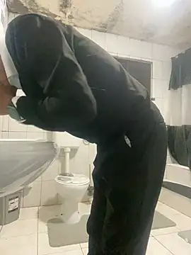 Snapshot of rogerdik76 chatting on February 19, 2026, 12:06 am rogerdik76 online show from February 19, 2026, 12:06 am