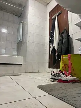 Snapshot of rogerdik76 chatting on February 25, 2026, 6:12 am rogerdik76 online show from February 25, 2026, 6:12 am