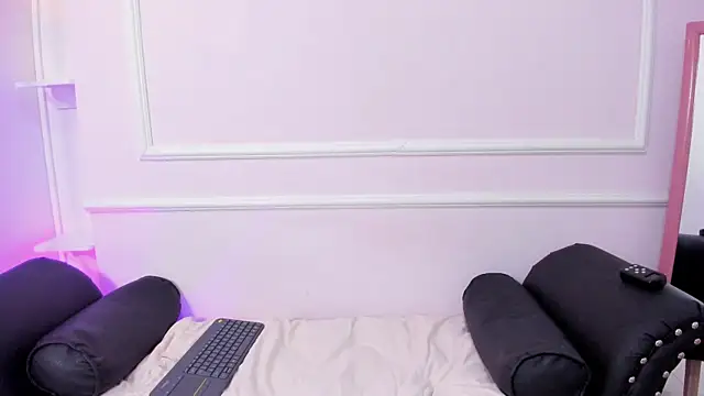 DaphneGlas online show from March 14, 2025, 6:53 am