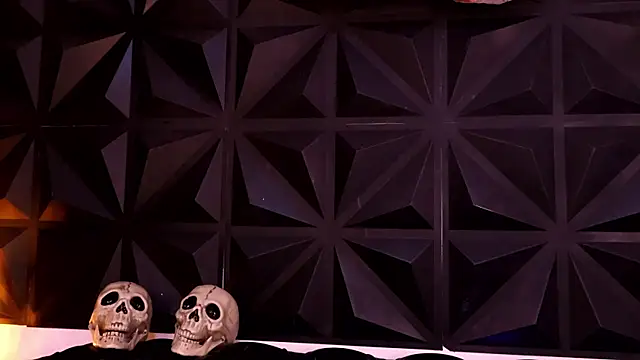 DaphneGlas online show from October 20, 2025, 1:00 pm