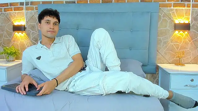 Snapshot of buddy_whitte chatting on March 10, 2025, 5:39 pm buddy whitte online show from March 10, 2025, 5:39 pm