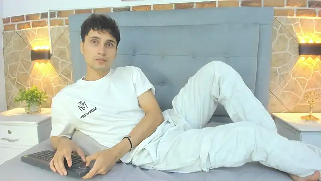 Snapshot of buddy_whitte chatting on March 15, 2025, 10:03 am buddy whitte online show from March 15, 2025, 10:03 am