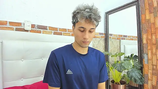 Snapshot of buddy_whitte chatting on September 17, 2025, 12:18 pm buddy whitte online show from September 17, 2025, 12:18 pm