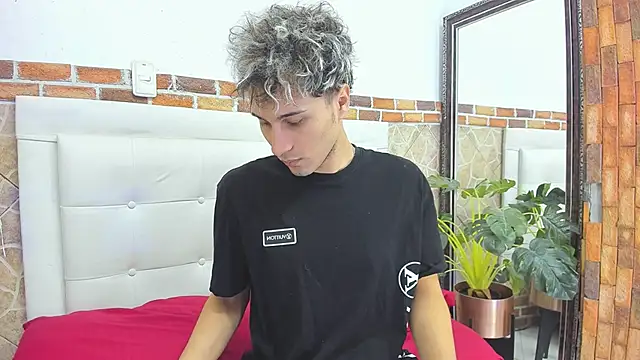 Snapshot of buddy_whitte chatting on September 19, 2025, 12:28 pm buddy whitte online show from September 19, 2025, 12:28 pm