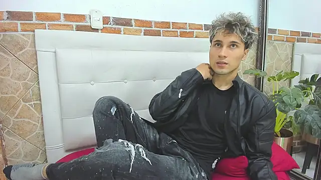 Snapshot of buddy_whitte chatting on September 21, 2025, 11:45 am buddy whitte online show from September 21, 2025, 11:45 am