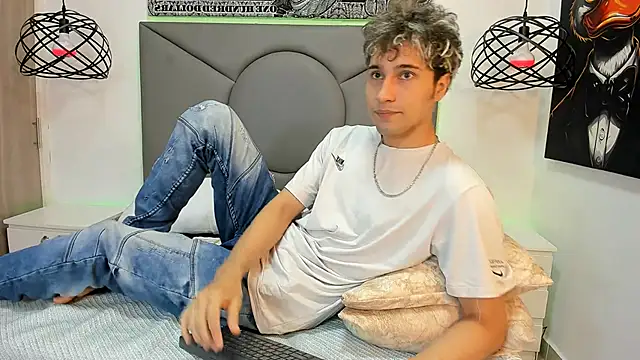 Snapshot of buddy_whitte chatting on October 27, 2025, 12:09 pm buddy whitte online show from October 27, 2025, 12:09 pm