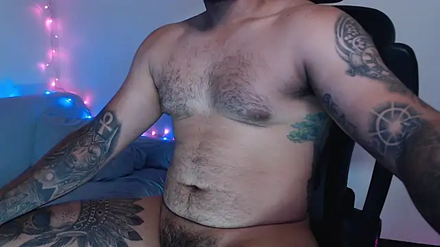 Snapshot of maxflurry_ chatting on July 6, 2026, 8:22 am maxflurry online show from July 6, 2026, 8:22 am