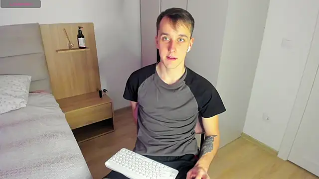 Snapshot of your_super_hero chatting on February 27, 2025, 8:28 am your super hero online show from February 27, 2025, 8:28 am