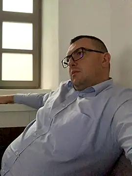 Snapshot of Mike8523 chatting on October 11, 2025, 4:44 am Mike8523 online show from October 11, 2025, 4:44 am