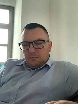 Snapshot of Mike8523 chatting on November 2, 2025, 5:32 am Mike8523 online show from November 2, 2025, 5:32 am