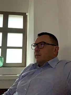 Snapshot of Mike8523 chatting on November 11, 2025, 5:29 am Mike8523 online show from November 11, 2025, 5:29 am