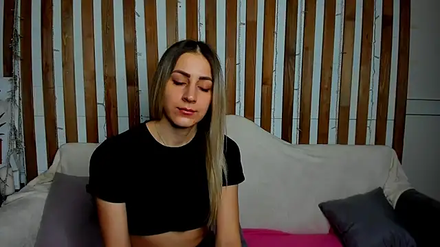 Snapshot of Ellen_Ross chatting on February 24, 2025, 11:21 am Ellen Ross online show from February 24, 2025, 11:21 am