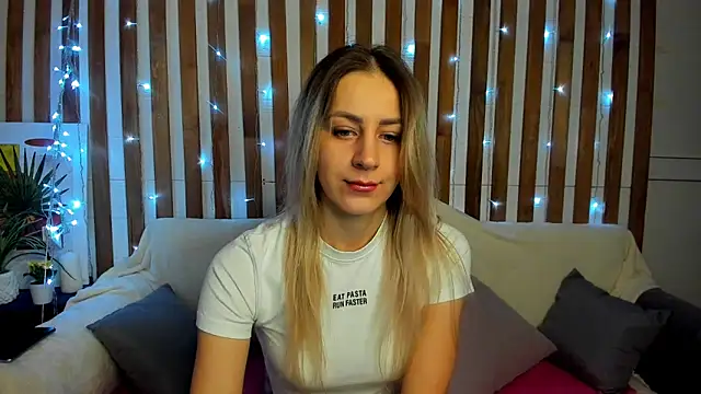 Snapshot of Ellen_Ross chatting on March 2, 2025, 1:15 am Ellen Ross online show from March 2, 2025, 1:15 am