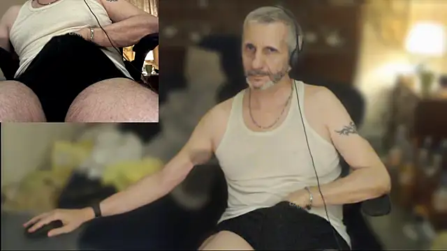 maxdaddy690 online show from May 18, 2026, 10:26 pm