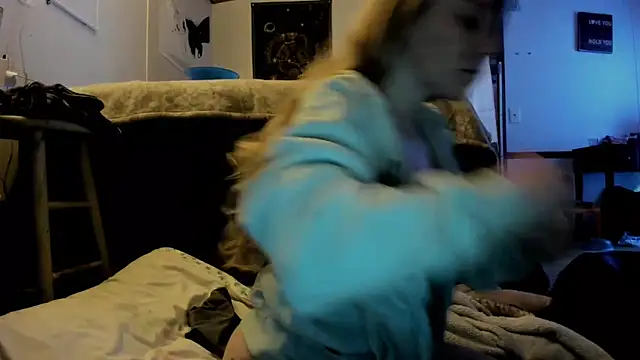 qtkayyzzxoxo online show from November 2, 2025, 5:04 pm