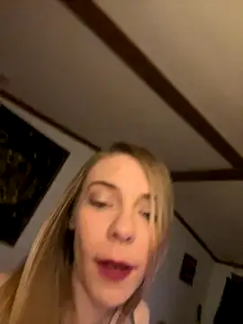 qtkayyzzxoxo online show from November 12, 2025, 7:31 am