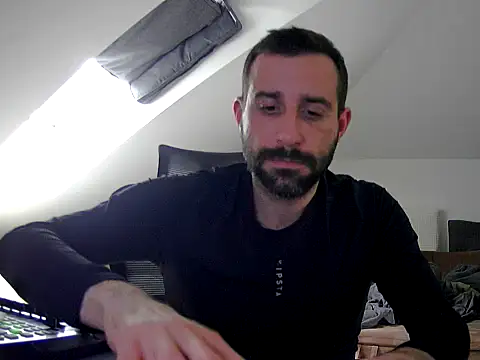 Snapshot of gryzoon chatting on October 5, 2025, 2:15 pm gryzoon online show from October 5, 2025, 2:15 pm