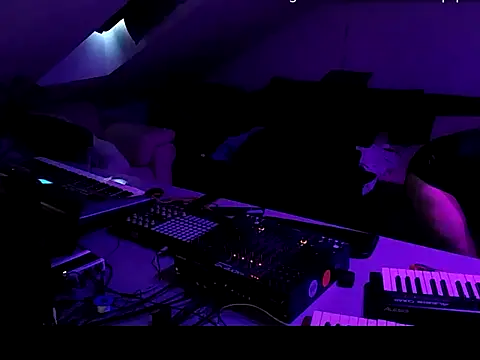 gryzoon online show from June 26, 2026, 2:49 am