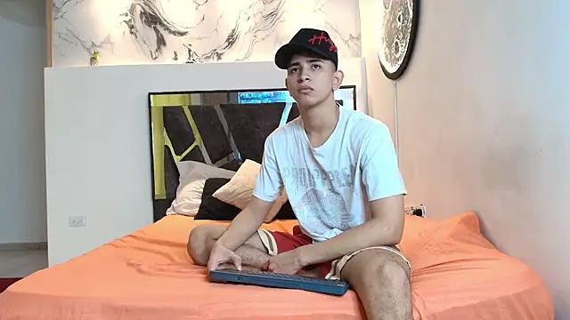 Snapshot of KING_OFF_BOYS chatting on November 12, 2025, 1:22 pm KING OFF BOYS online show from November 12, 2025, 1:22 pm