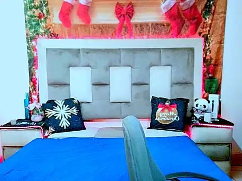 indiantopaz694u online show from December 17, 2025, 7:14 am