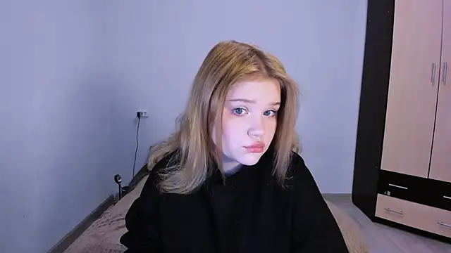 LaseyMoon online show from November 23, 2025, 1:49 am