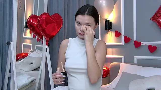 AsterQuinn online show from February 15, 2026, 3:09 pm