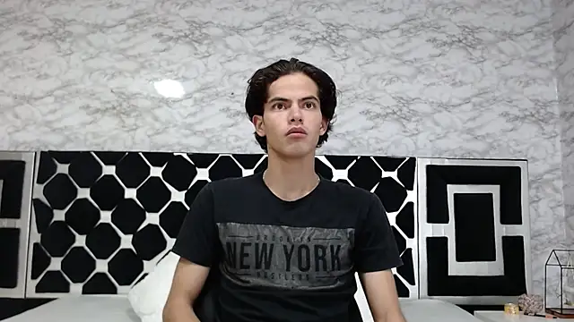 Snapshot of Maximoherrera_16 chatting on March 1, 2025, 3:32 am Maximoherrera 16 online show from March 1, 2025, 3:32 am