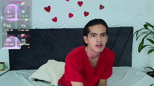 Snapshot of Maximoherrera_16 chatting on March 4, 2025, 3:44 am Maximoherrera 16 online show from March 4, 2025, 3:44 am